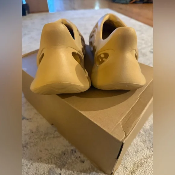 Adidas Yeezy Foam RNR “Desert Sand” GV6843